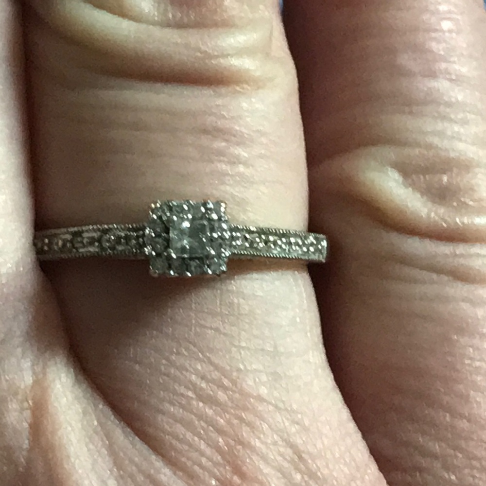 Elegant White gold Diamond Ring